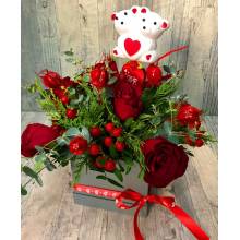 Τετράγωνο κουτί με 7 κόκκινα τριαντάφυλλα