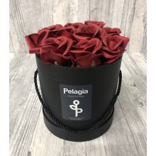 Τριαντάφυλλα μπορντό αρωματικά από σαπούνι σε κουτί. (Μεσαίο μέγεθος 15x15)