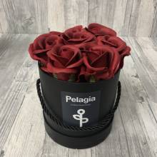 Τριαντάφυλλα μπορντό αρωματικά από σαπούνι σε κουτί. (Μικρό μέγεθος 12x12)